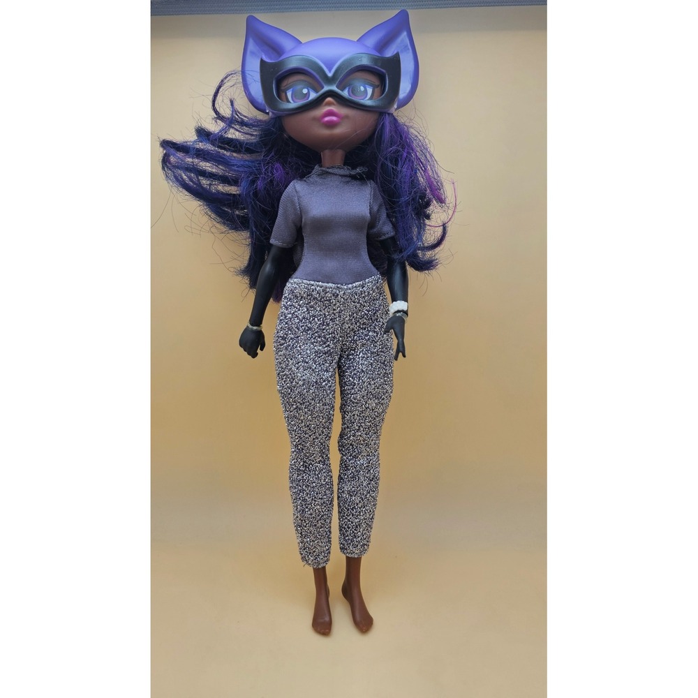 Mattel DC Super Hero Girls Catwoman Doll Purple Hair Mask Silver Pants 2019